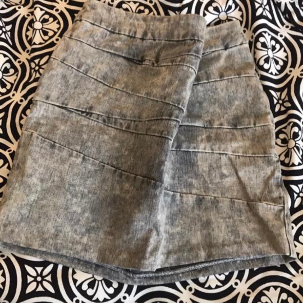 Grey skirt